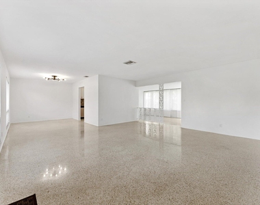 1341 Se 4th Court - Photo Thumbnail 2
