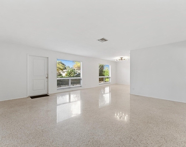 1341 Se 4th Court - Photo Thumbnail 3