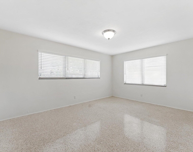 1341 Se 4th Court - Photo Thumbnail 12