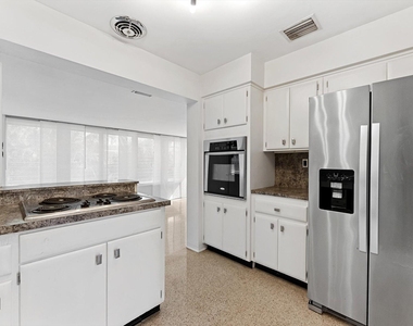 1341 Se 4th Court - Photo Thumbnail 8