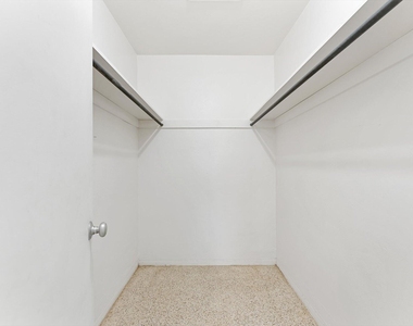 1341 Se 4th Court - Photo Thumbnail 16