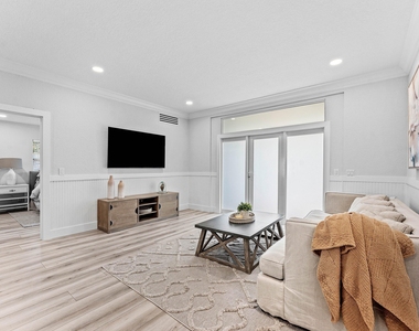 233 Lake Terrace - Photo Thumbnail 6