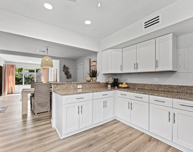 233 Lake Terrace - Photo Thumbnail 12