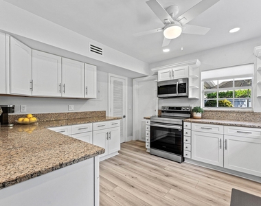 233 Lake Terrace - Photo Thumbnail 9