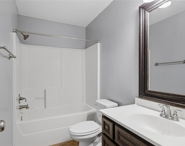 605 Inverleith Circle - Photo Thumbnail 23
