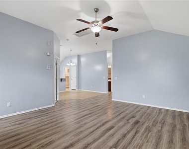 605 Inverleith Circle - Photo Thumbnail 8