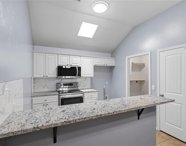 605 Inverleith Circle - Photo Thumbnail 10