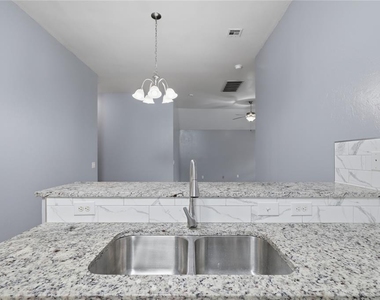 605 Inverleith Circle - Photo Thumbnail 12