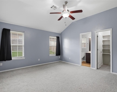 605 Inverleith Circle - Photo Thumbnail 15