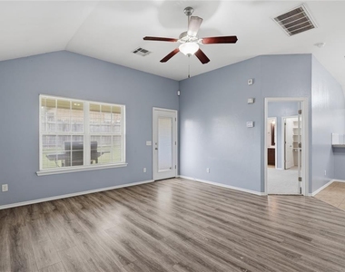 605 Inverleith Circle - Photo Thumbnail 7