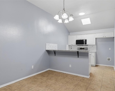 605 Inverleith Circle - Photo Thumbnail 14