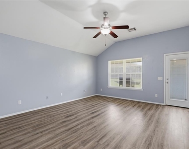 605 Inverleith Circle - Photo Thumbnail 6