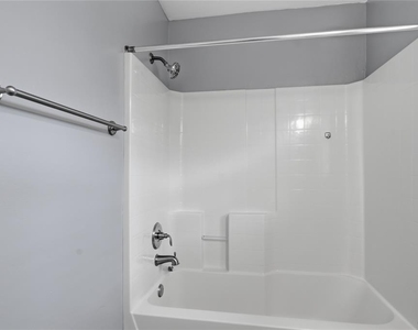 605 Inverleith Circle - Photo Thumbnail 20