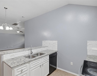 605 Inverleith Circle - Photo Thumbnail 11