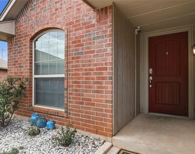 605 Inverleith Circle - Photo Thumbnail 4