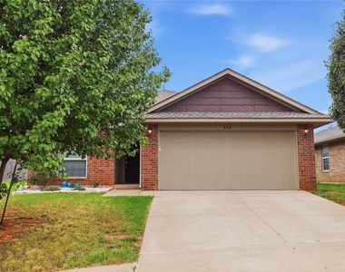 605 Inverleith Circle - Photo Thumbnail 2