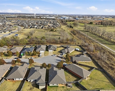 605 Inverleith Circle - Photo Thumbnail 33