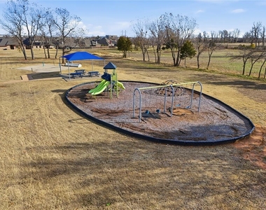 605 Inverleith Circle - Photo Thumbnail 35
