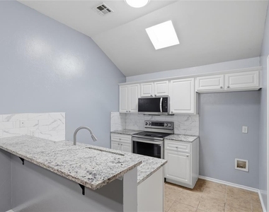 605 Inverleith Circle - Photo Thumbnail 9