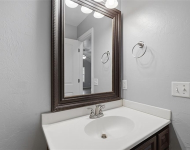 605 Inverleith Circle - Photo Thumbnail 24
