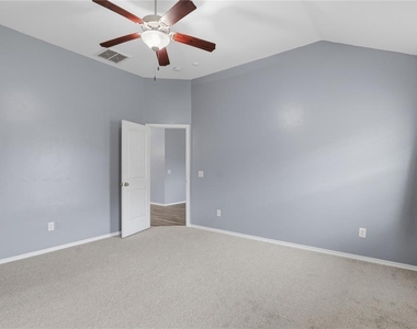 605 Inverleith Circle - Photo Thumbnail 17
