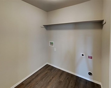 9905 Rattlesnake Lane - Photo Thumbnail 12