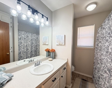 18212 Willow Oak Lane - Photo Thumbnail 30