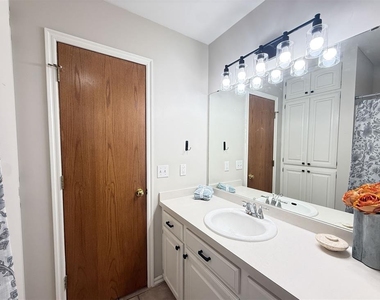 18212 Willow Oak Lane - Photo Thumbnail 31