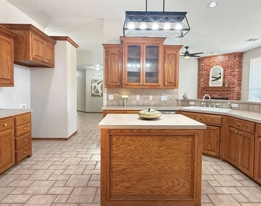 18212 Willow Oak Lane - Photo Thumbnail 8