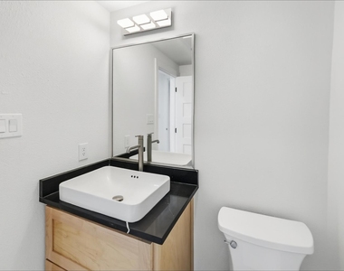 408 Rayner Avenue - Photo Thumbnail 12