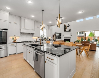 13826 Malinda Drive - Photo Thumbnail 2