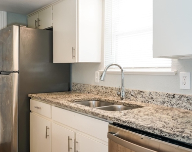 3426 Hacienda Drive - Photo Thumbnail 7