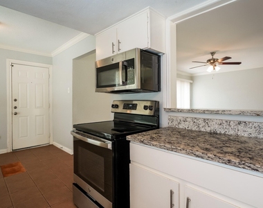 3426 Hacienda Drive - Photo Thumbnail 4