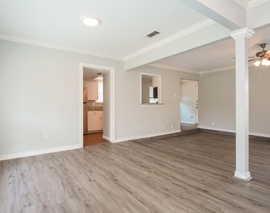 3426 Hacienda Drive - Photo Thumbnail 3