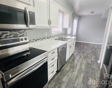 11008 Hunter Trail Lane - Photo Thumbnail 1