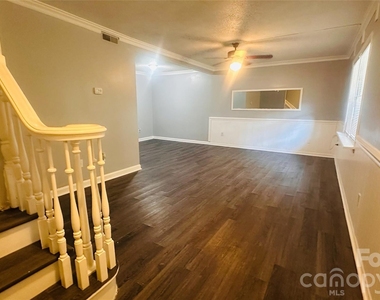 11008 Hunter Trail Lane - Photo Thumbnail 10