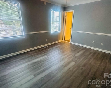 11008 Hunter Trail Lane - Photo Thumbnail 5