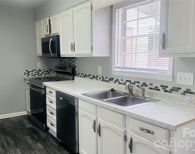 11008 Hunter Trail Lane - Photo Thumbnail 2