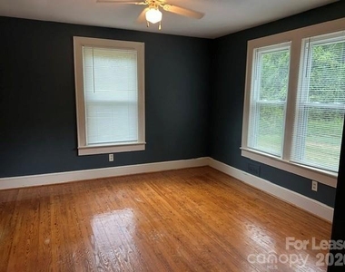 5501 Tryon Street - Photo Thumbnail 5