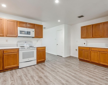 1616 Diamond Lake Trail - Photo Thumbnail 13