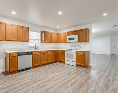 1616 Diamond Lake Trail - Photo Thumbnail 11