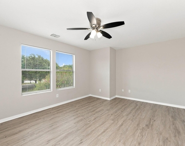 130 Creek Cove Drive - Photo Thumbnail 10