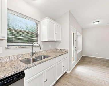 130 Creek Cove Drive - Photo Thumbnail 6