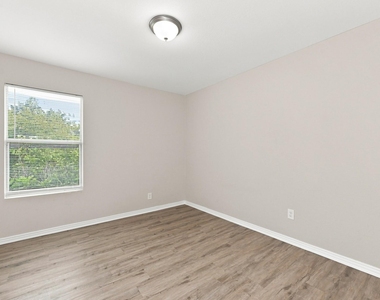 130 Creek Cove Drive - Photo Thumbnail 9