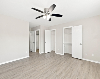 130 Creek Cove Drive - Photo Thumbnail 7