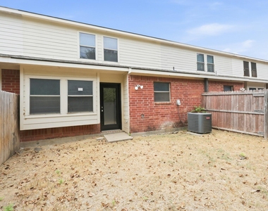 130 Creek Cove Drive - Photo Thumbnail 14