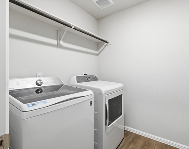1416 Avalon Court - Photo Thumbnail 10
