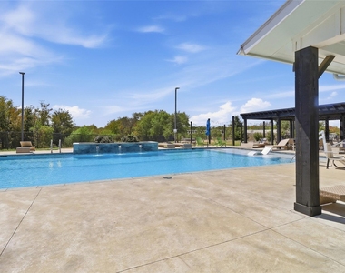1416 Avalon Court - Photo Thumbnail 32