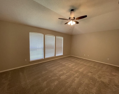 1405 High Crest Drive - Photo Thumbnail 5