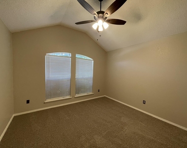 1405 High Crest Drive - Photo Thumbnail 8